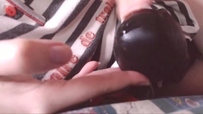 Кішкентай құлдың аузына мына үлкен қара әтешті алыңыз