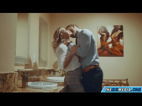 ❤️ Бүкіл аққұба сізді қоғамдық дәретханада азғырғанда ❤❌ Порно бойынша бізде ❌️
